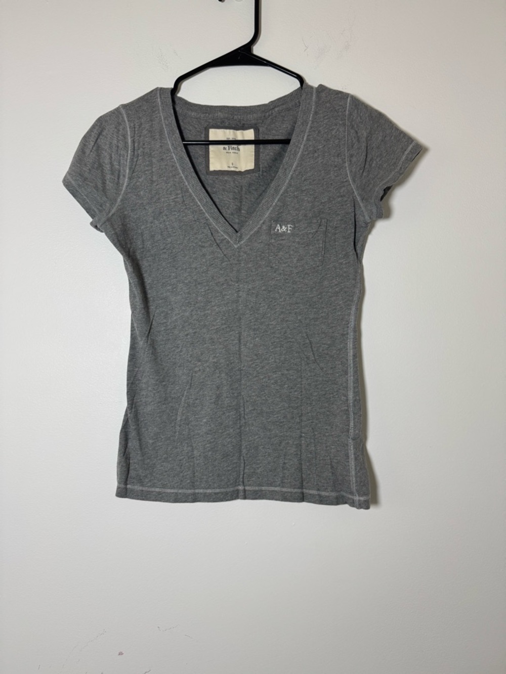 Abercrombie & Fitch Gray V Neck Tee Womens Small Fitted Basic Pocket Top